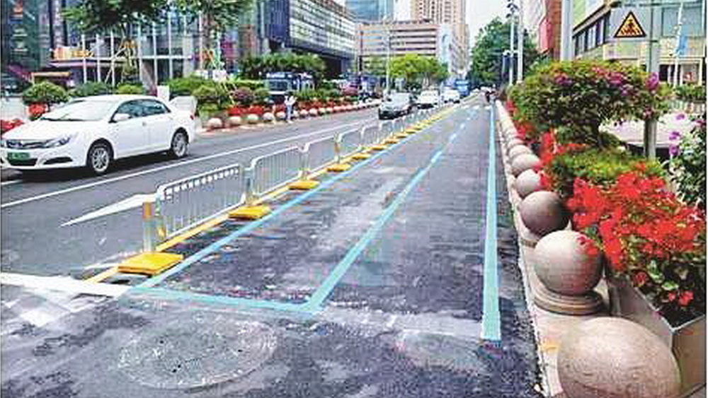 非機動車該向誰“要”路權？